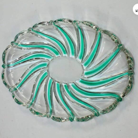 Mikasa Glass Candy Dish Bowl Oval Christmas Candy Green Swirl 9 1/4" x 6 1/2" - Picture 1 of 7